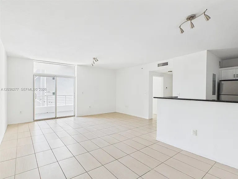 425 NE 30th St #404 — Photo 3