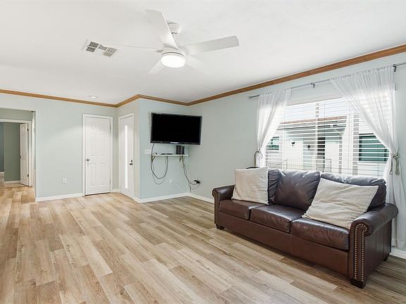 3rd image of 511 Mistletoe Ct APT C