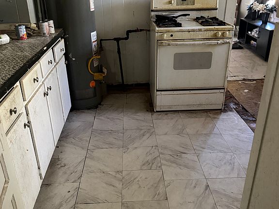 3rd image of 1482 Cameron St