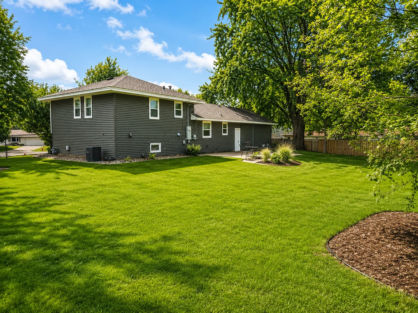 Beautiful Single Family Home with Fabulous Yard! — Photo 2