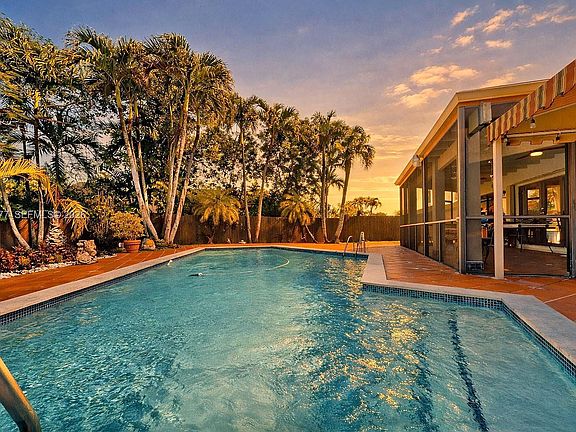 3rd image of 9400 SW 100th Avenue Rd