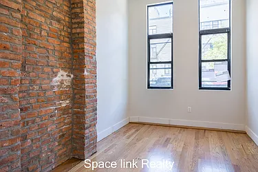Rented by Space Link Realty