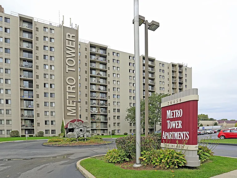 METRO TOWER APARTMENTS — Photo 10