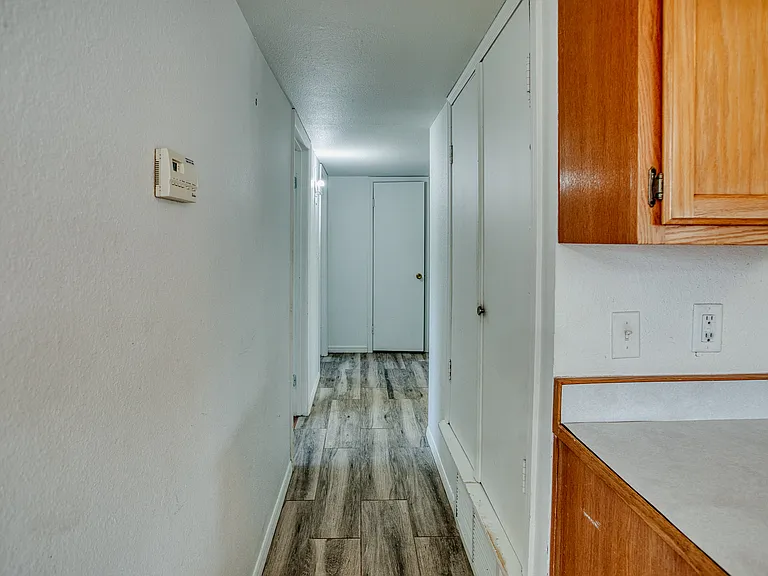 539 S 6th St W — Photo 10