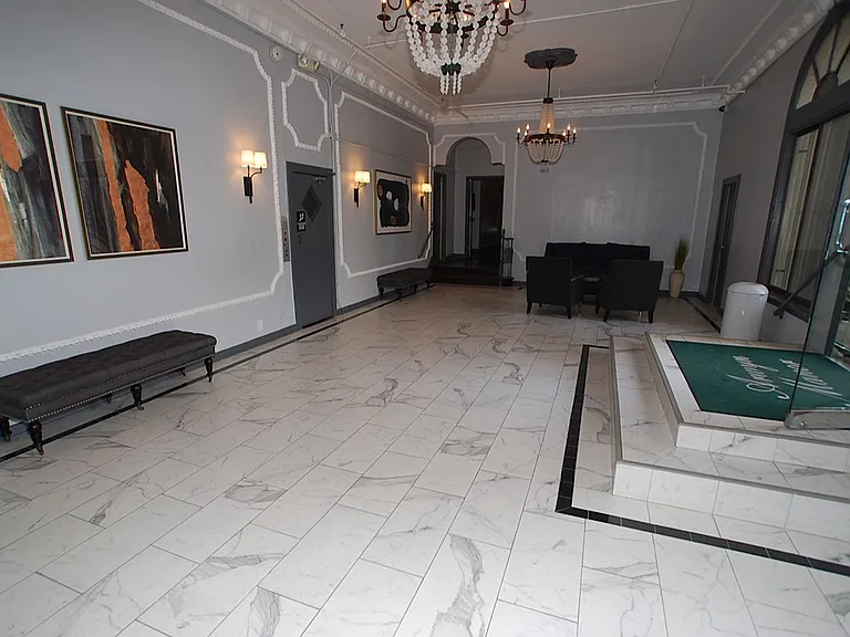 Arwyn Manor — Photo 4