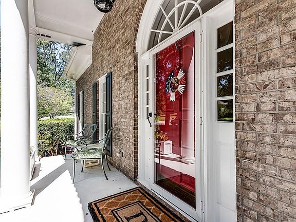 2nd image of 565 Meadowglen Trl