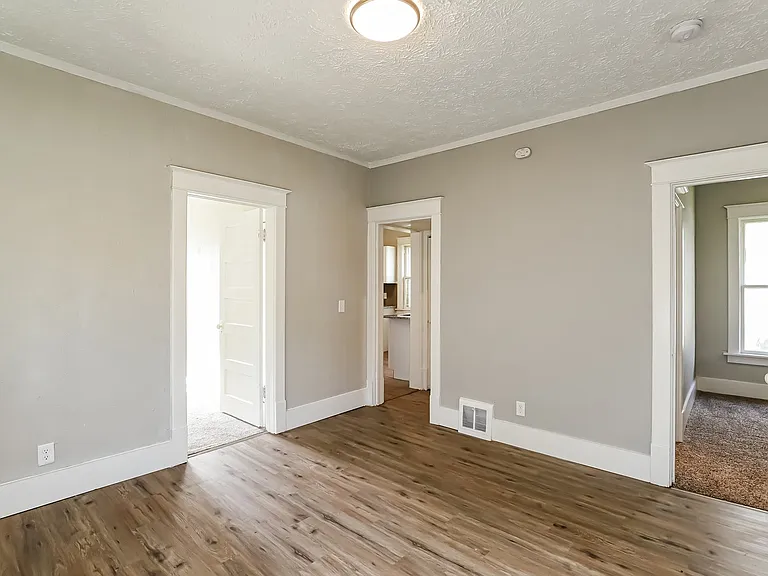1392278_021_living_room_13193094.jpg