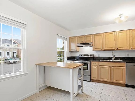 3rd image of 9507 Saluda Ct