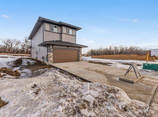 17811 7th St, Edmonton, AB T5Y4K3