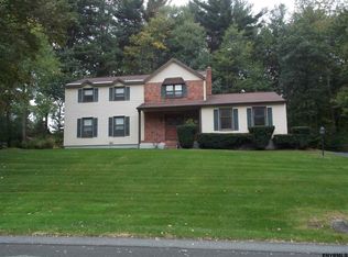 958 Gloucester Pl, Niskayuna, NY 12309