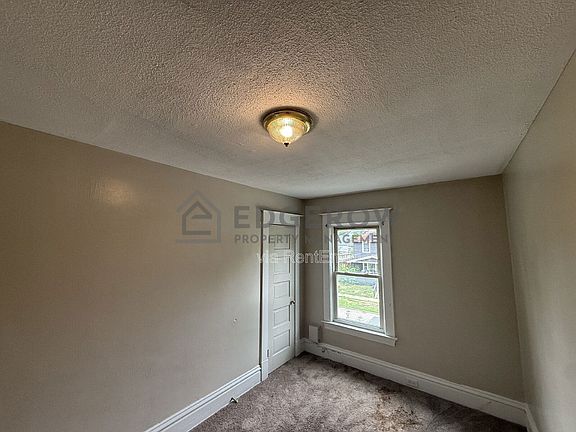 3rd image of 915 Neland Ave SE