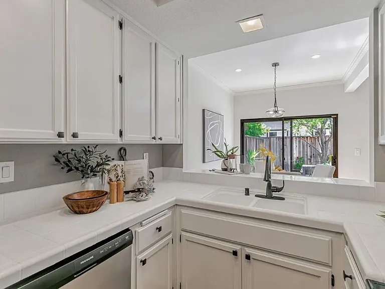 4772 Mendocino Ter — Photo 22