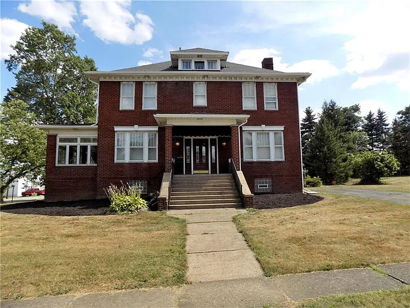 233 Dixon Blvd photo 1