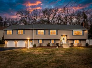 32 Ohlson Cir, Medway, MA 02053