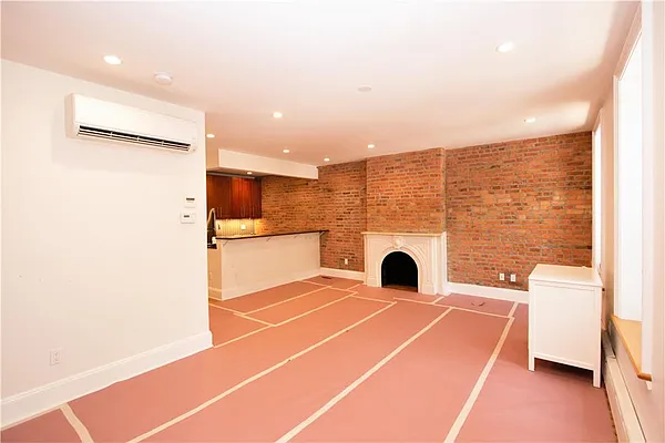 Rented by R New York | media 25