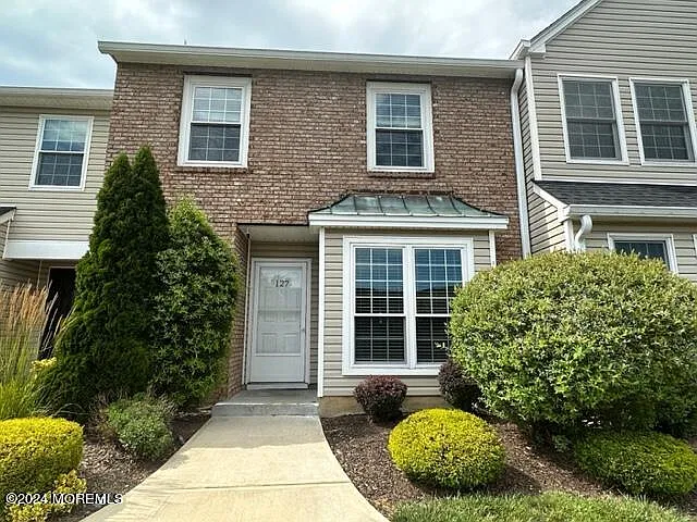 3 bed, 2.5 bath, 1543 sqft, $3,380 — Photo 2