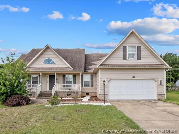 1906 Sunshine Ct, Hope Mills, NC 28348