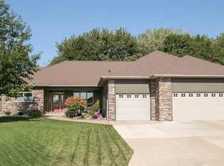 848 Emerald Pines Dr, Arnolds Park, IA 51331
