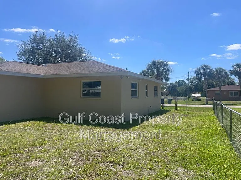 220 Avalon Rd — Photo 17