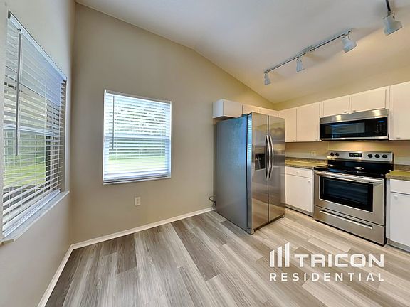 5th image of 2118 Deerfield Dr