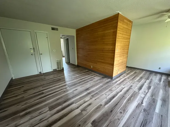 109 21st Avenue Pl, Coralville, IA