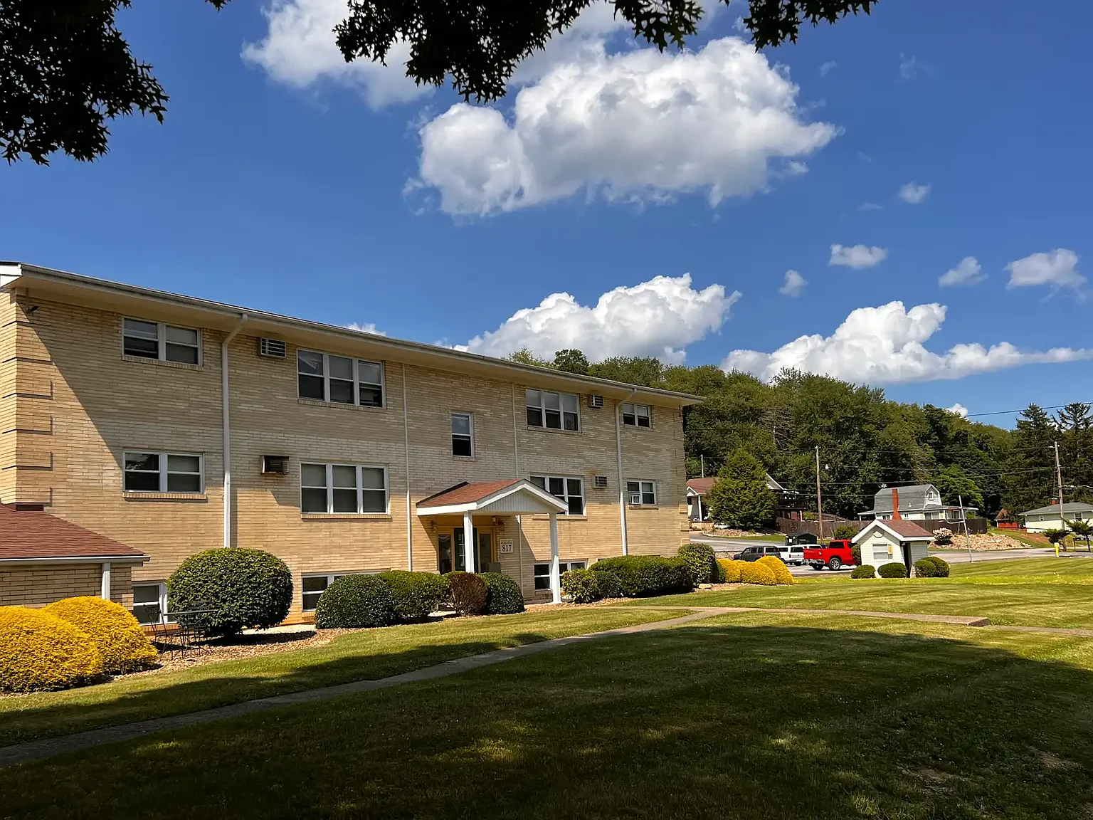 Town and country apartments — Photo 2