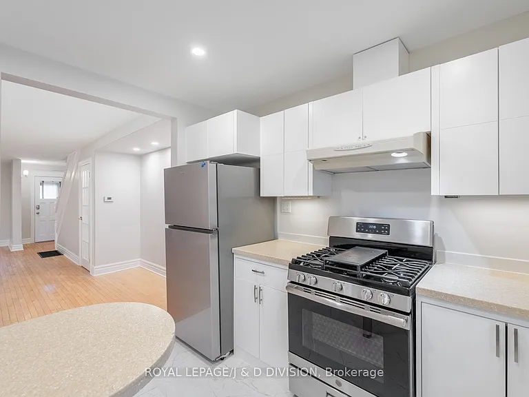 1132A Dovercourt Rd — Photo 9