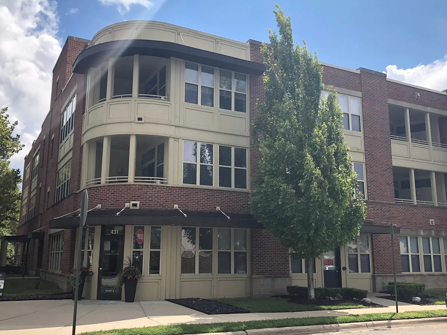 1 bed, 1143 sqft, $1,750 — Photo 1