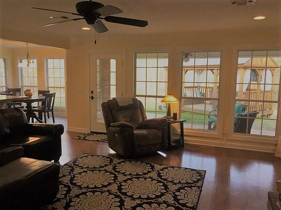 5th image of 405 Lura Dr