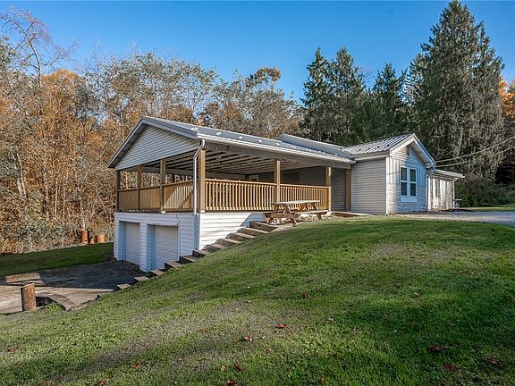 2nd image of 585 Sleepy Hollow Rd