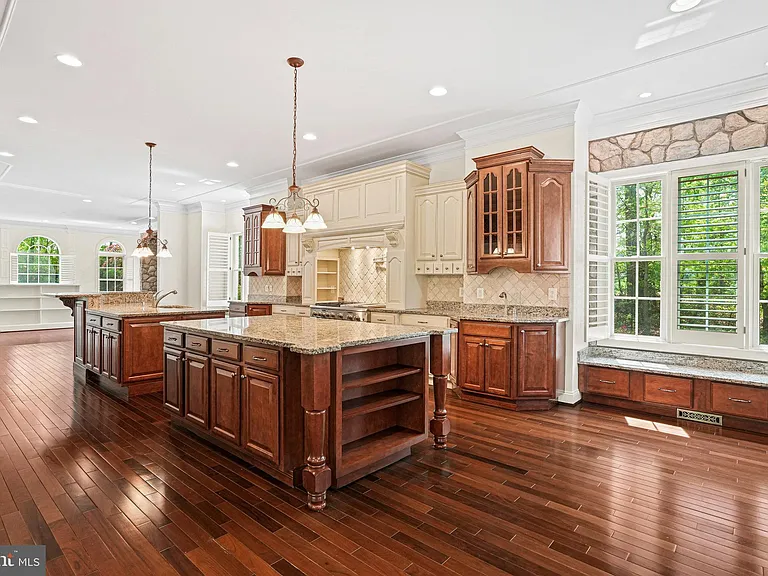 13551 Triadelphia Mill Rd — Photo 17