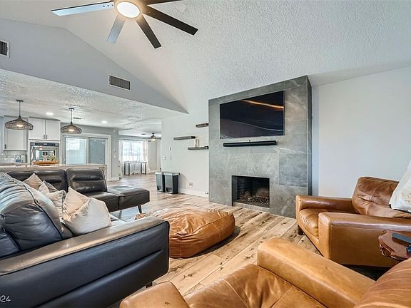 4th image of 1068 Hollyhock Dr