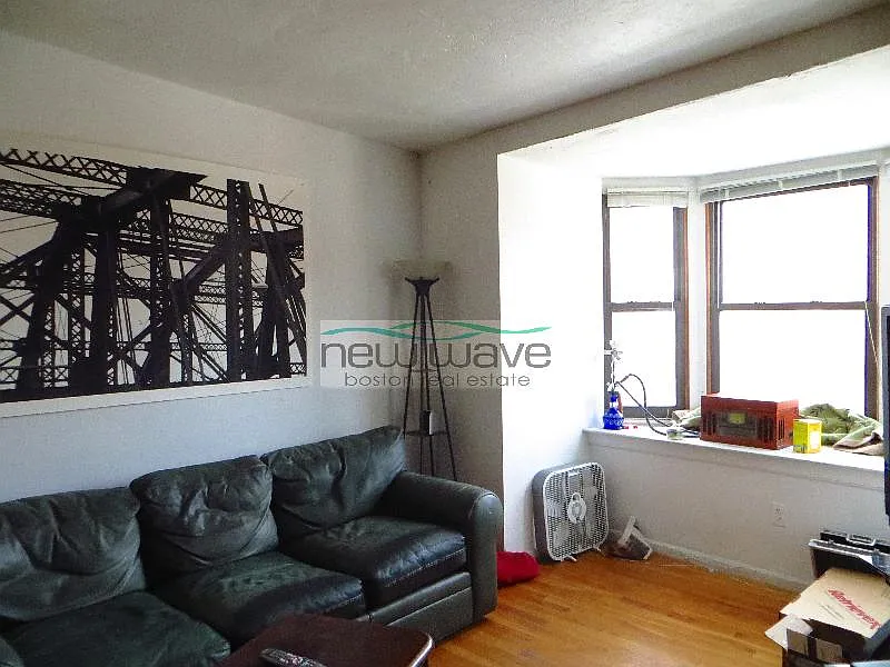 3 bed, 900 sqft, $4,750 — Photo 2