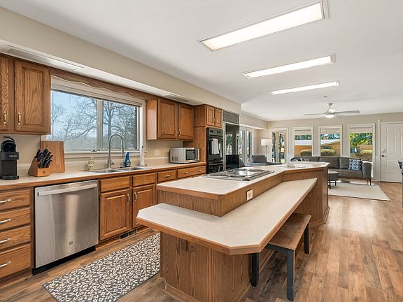 3rd image of 900 Marjorie Dr