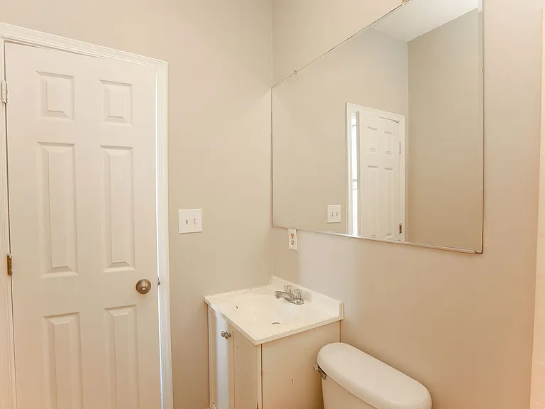 417 W 27th St — Photo 13
