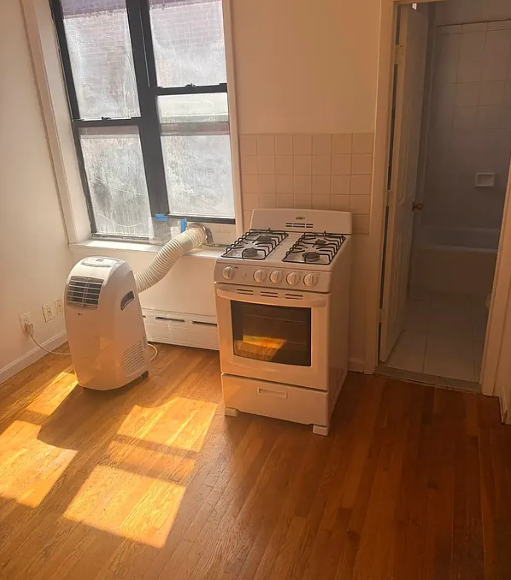 32-22 41st Street — Photo 1