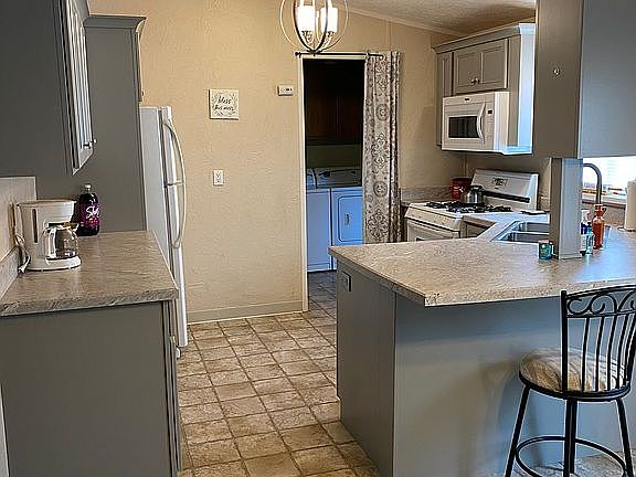 4th image of 13 Golden Butte Dr