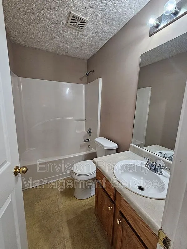 5 bed, 3.0 bath, 1816 sqft, $1,895 — Photo 4