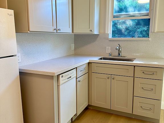 Kitchen (includes dishwasher)