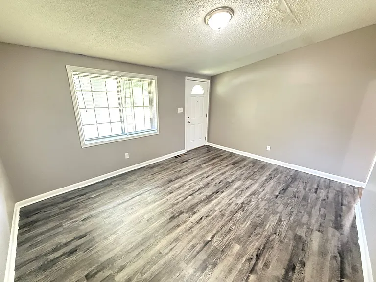 593 Bonwood Ave — Photo 10