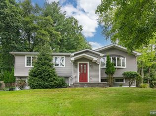 3 Windsor Rd, Montvale, NJ 07645