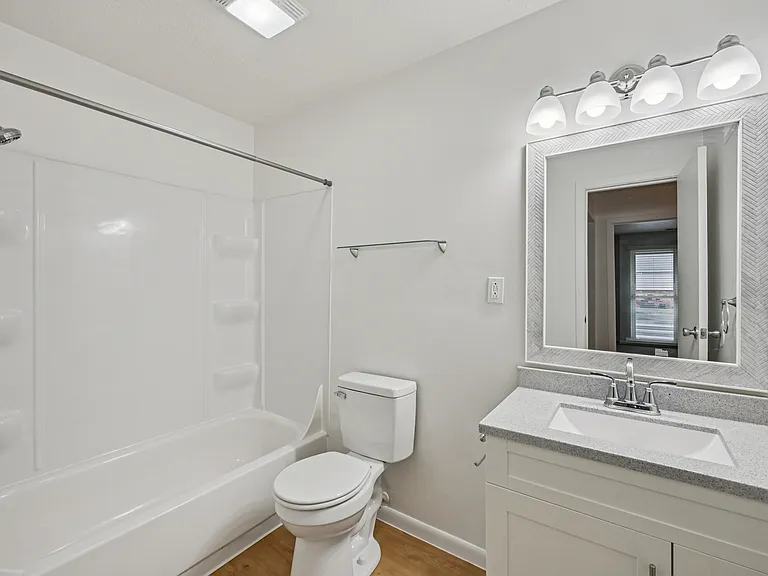 Somerford Square Apartments — Photo 7