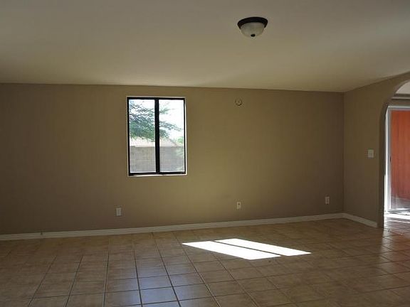 4th image of 2550 S Kevin Dr