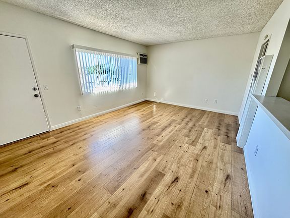 3rd image of 10918 Columbus Ave APT E