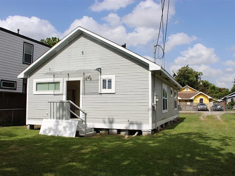 410 Hahlo St — Photo 25