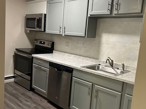 2nd image of 2152 Saint James Ave APT 4