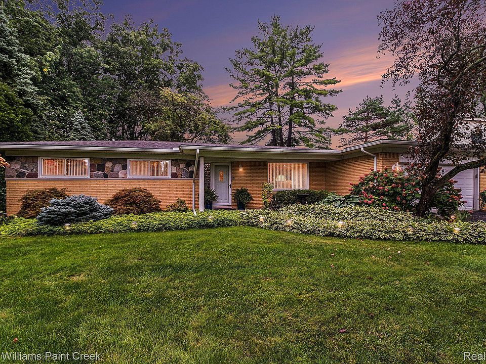 1st image of 38482 Applewood St