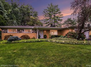 38482 Applewood St, Clinton Township, MI