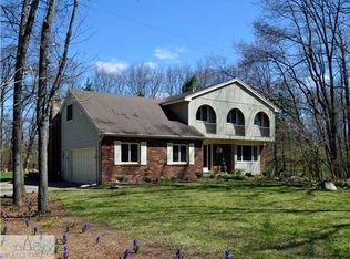 129 Granite Dr, Williamston, MI 48895