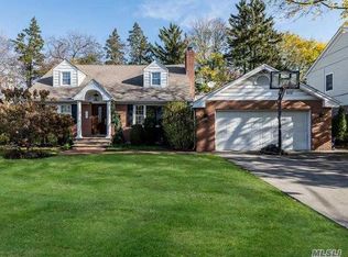 646 Plandome Rd, Manhasset, NY 11030